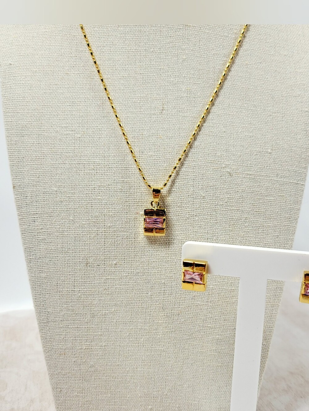 Minimalist Jewelry Set Pink Stone Necklace And Matching Earrings